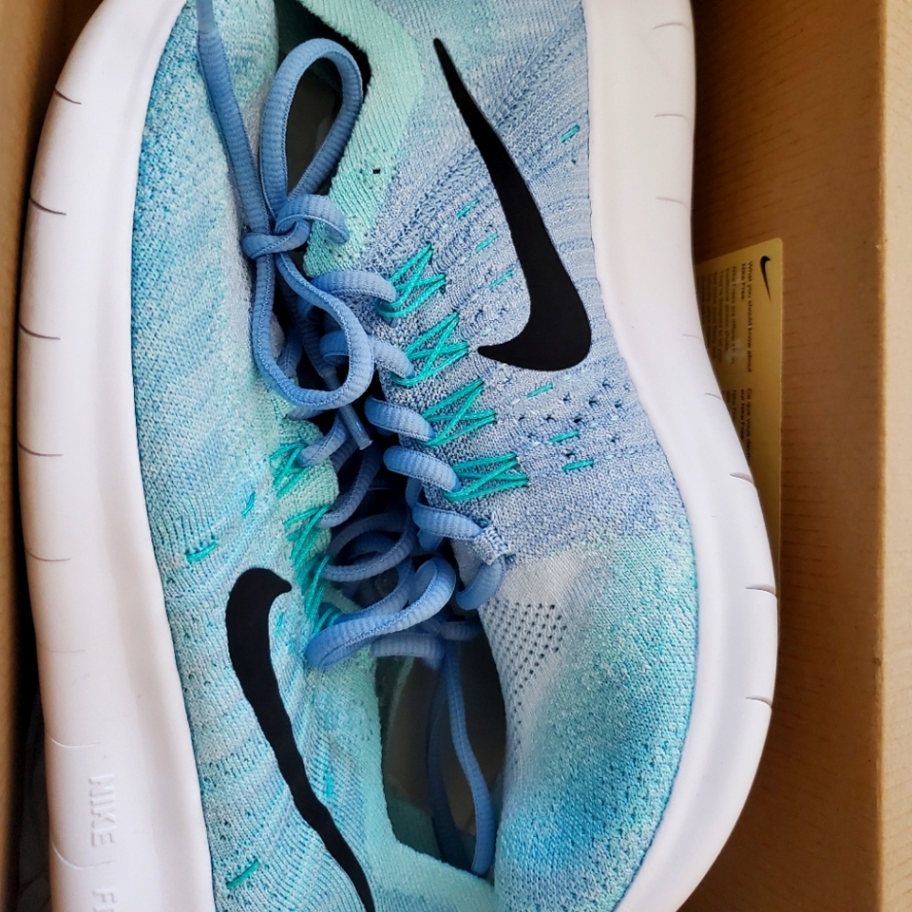 Womens Nike free fly knit size 8.5